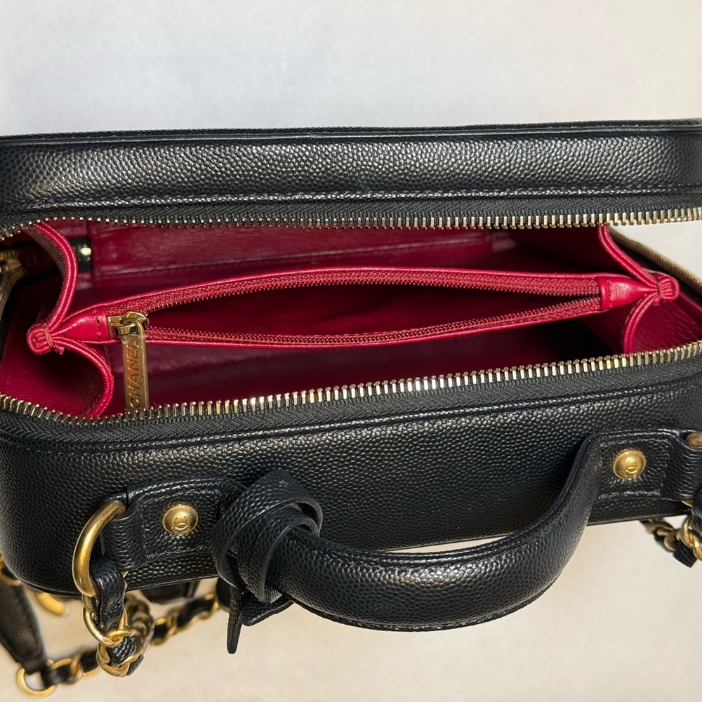 Chanel CC Vanity Case BlackCrossbody Bag with Gold Accents - Picture 9 of 16